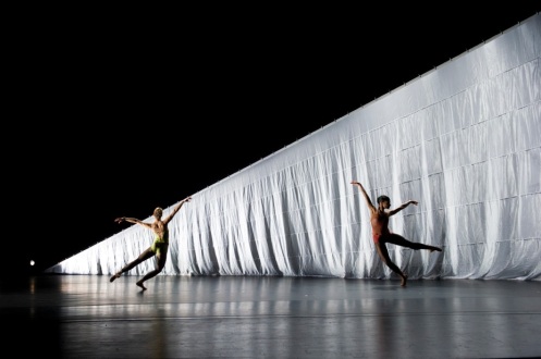 Cedar Lake Contemporary Ballet in Jiri Kylián’s Indigo Rose. Photo by Paula Lobo